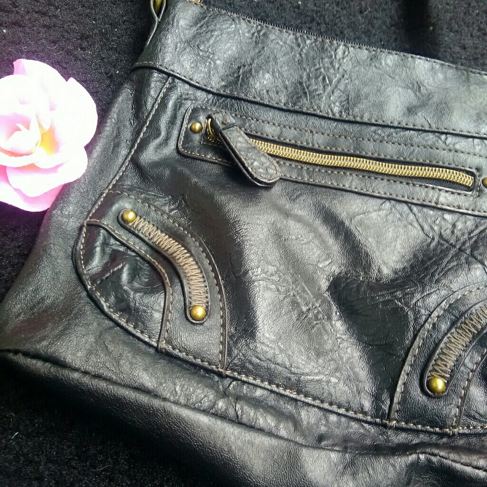 Black shoulder purse